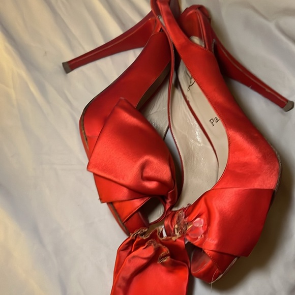 Christian Louboutin DEFECTIVE heels size 40 READ THE DESCRIPTION - Picture 3 of 8